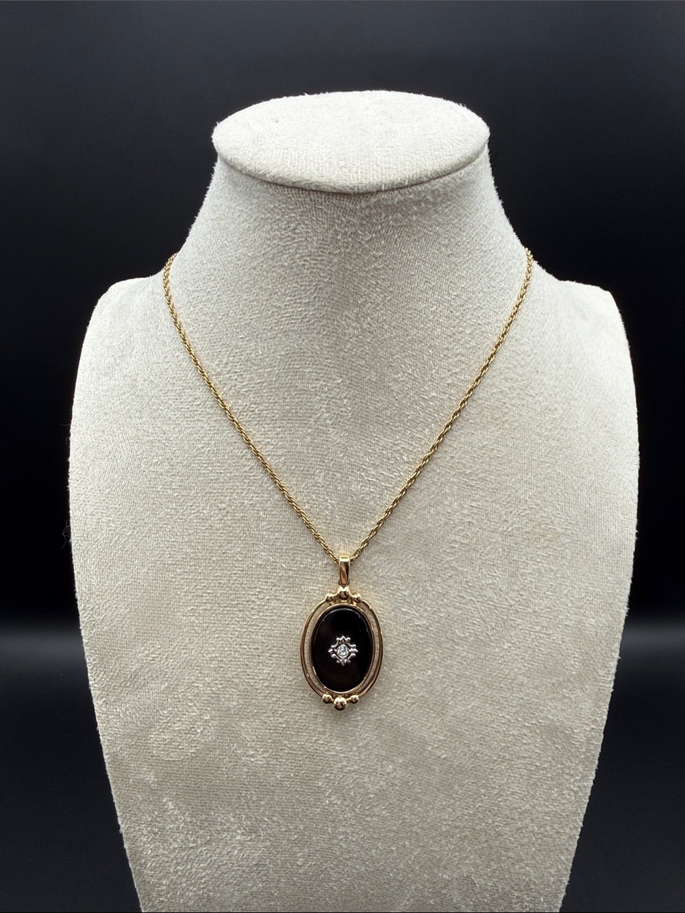 Vintage 1983 Avon Victorian Reversible Pendant Necklace Onyx